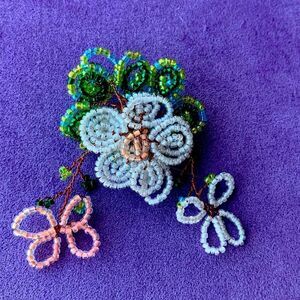 Vintage mid century hand made glass bead floral pin-white-green-pink